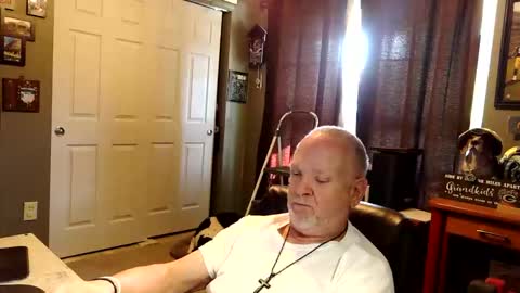 Snapshot of midwestdad09 chatting on 10.31.25 midwestdad09 online show from 10.31.25