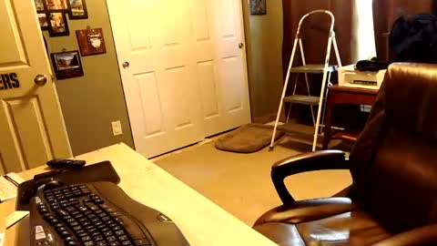 Snapshot of midwestdad09 chatting on 11.02.25 midwestdad09 online show from 11.02.25