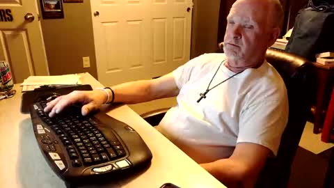 Snapshot of midwestdad09 chatting on 11.07.25 midwestdad09 online show from 11.07.25