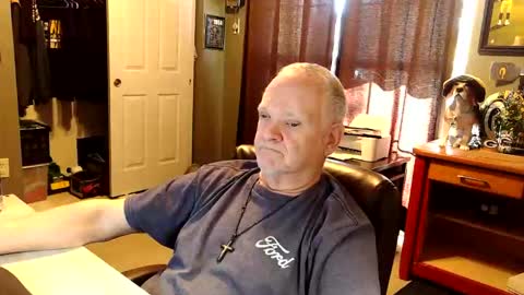 Snapshot of midwestdad09 chatting on 11.16.25 midwestdad09 online show from 11.16.25