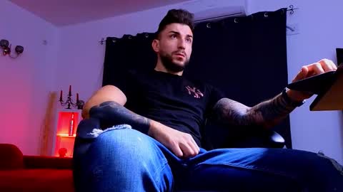 MightyAaron online show from 10.04.25