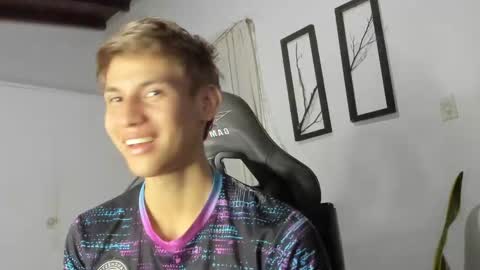 Miguel Hernandez online show from 02.25.25