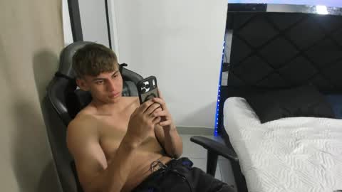 Miguel Hernandez online show from 04.28.26