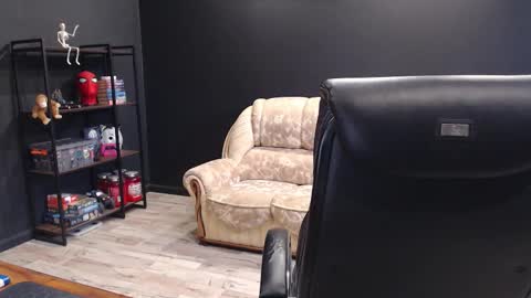 Snapshot of mihasikd chatting on 10.08.25 Misha Winchester online show from 10.08.25