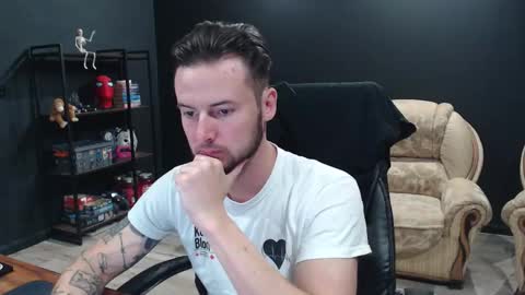 Snapshot of mihasikd chatting on 10.13.25 Misha Winchester online show from 10.13.25