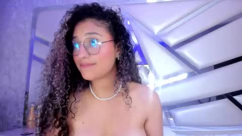 Snapshot of miia02 chatting on 01.06.25 MIA 3 online show from 01.06.25