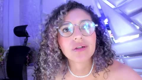 Snapshot of miia02 chatting on 01.09.25 MIA 3 online show from 01.09.25