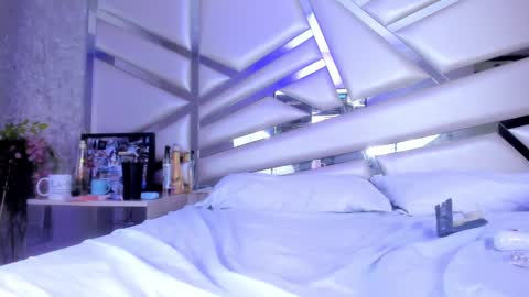 Snapshot of miia02 chatting on 01.14.25 MIA 3 online show from 01.14.25