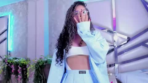 Snapshot of miia02 chatting on 01.23.25 MIA 3 online show from 01.23.25