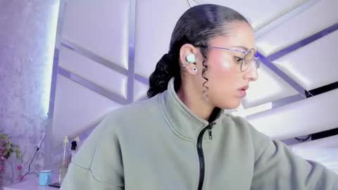 Snapshot of miia02 chatting on 01.28.25 MIA 3 online show from 01.28.25