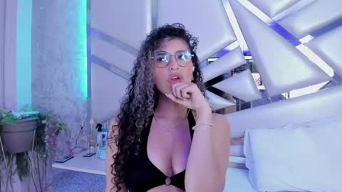 Snapshot of miia02 chatting on 01.29.25 MIA 3 online show from 01.29.25