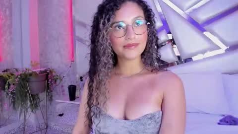 Snapshot of miia02 chatting on 02.05.25 MIA 3 online show from 02.05.25