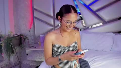 Snapshot of miia02 chatting on 03.04.25 MIA 3 online show from 03.04.25