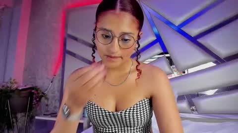 Snapshot of miia02 chatting on 03.04.25 MIA 3 online show from 03.04.25