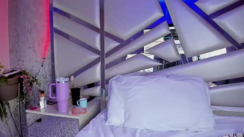 Snapshot of miia02 chatting on 03.07.25 MIA 3 online show from 03.07.25