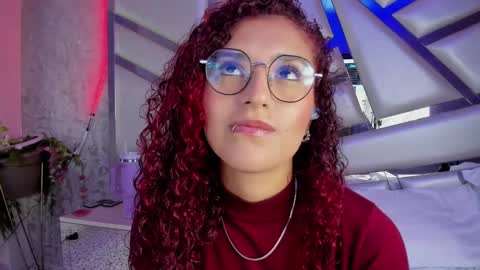 Snapshot of miia02 chatting on 03.08.25 MIA 3 online show from 03.08.25