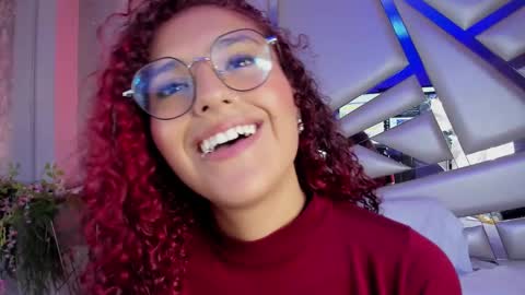 Snapshot of miia02 chatting on 03.08.25 MIA 3 online show from 03.08.25