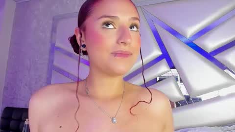 Snapshot of miia02 chatting on 09.19.25 MIA 3 online show from 09.19.25