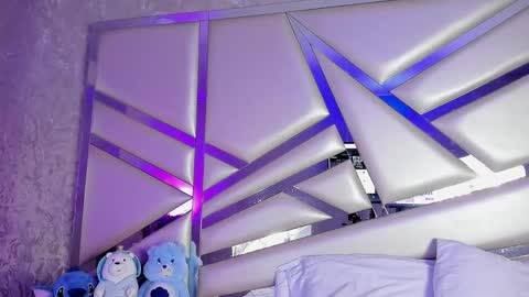 Snapshot of miia02 chatting on 09.23.25 MIA 3 online show from 09.23.25