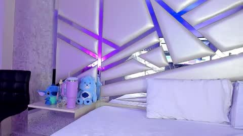 Snapshot of miia02 chatting on 09.25.25 MIA 3 online show from 09.25.25