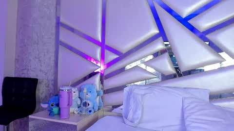 Snapshot of miia02 chatting on 10.07.25 MIA 3 online show from 10.07.25