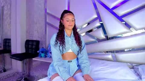 Snapshot of miia02 chatting on 11.07.25 MIA 3 online show from 11.07.25