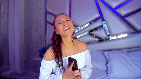 Snapshot of miia02 chatting on 11.08.25 MIA 3 online show from 11.08.25