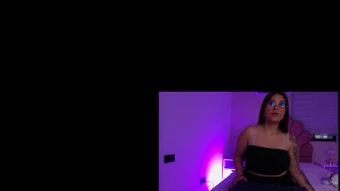 Snapshot of miia_01_ chatting on 11.07.25 Mia online show from 11.07.25