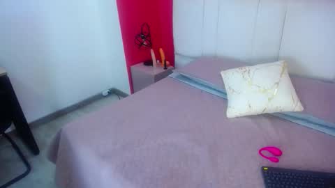 Miia colliins   online show from 09.22.25