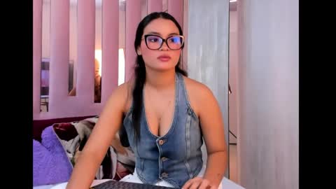 Mia  online show from 10.13.25