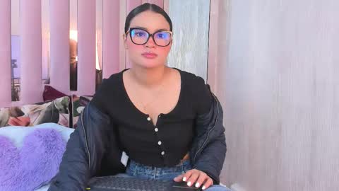 Mia  online show from 10.16.25