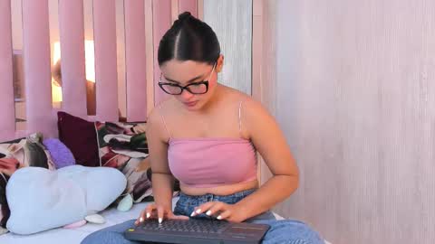 Mia  online show from 10.17.25