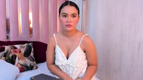 Mia  online show from 11.11.25