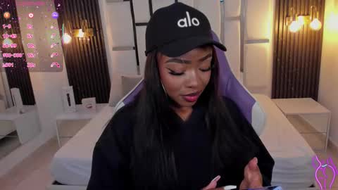 Snapshot of miia_schwarz chatting on 10.10.25 Miia Schwarz online show from 10.10.25