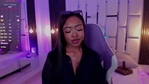 Snapshot of miia_schwarz chatting on 10.20.25 Miia Schwarz online show from 10.20.25