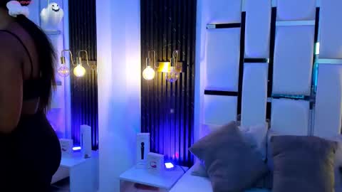 Snapshot of miia_schwarz chatting on 10.28.25 Miia Schwarz online show from 10.28.25