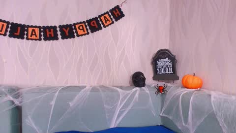 Snapshot of miia_scoott_ chatting on 10.28.25 miia scoott online show from 10.28.25