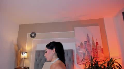 Snapshot of miia_smiith02 chatting on 12.15.24 luisa online show from 12.15.24