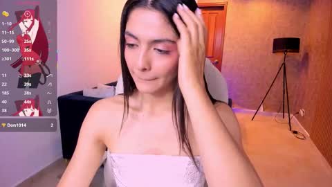 Snapshot of miiaa_evans chatting on 09.24.25 Mia online show from 09.24.25