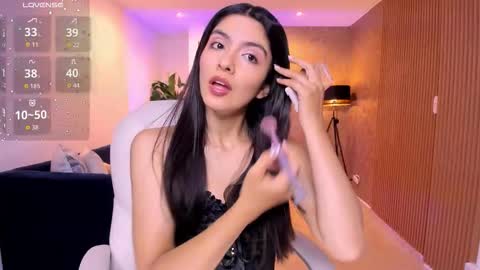 Snapshot of miiaa_evans chatting on 09.27.25 Mia online show from 09.27.25