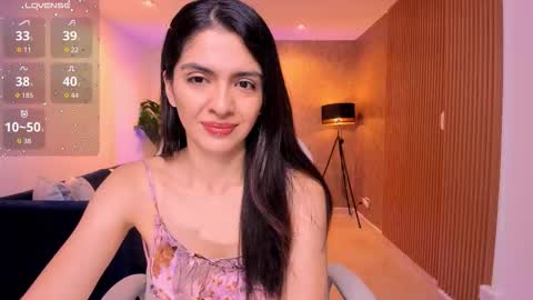 Snapshot of miiaa_evans chatting on 10.03.25 Mia online show from 10.03.25