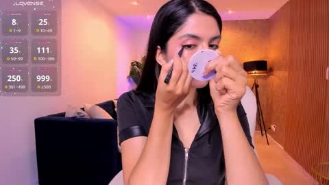 Snapshot of miiaa_evans chatting on 10.06.25 Mia online show from 10.06.25