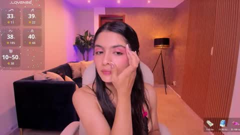 Snapshot of miiaa_evans chatting on 10.22.25 Mia online show from 10.22.25