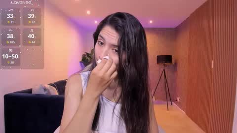 Snapshot of miiaa_evans chatting on 11.05.25 Mia online show from 11.05.25