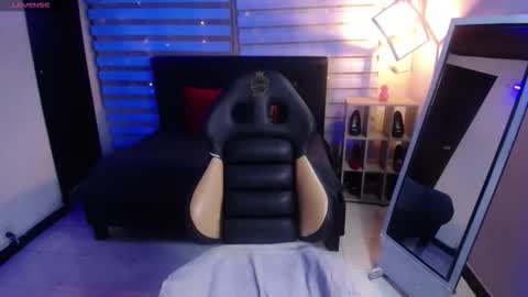 Snapshot of miiaa_evans1 chatting on 10.18.25 miiaa_evans1 online show from 10.18.25