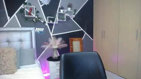 Snapshot of miiaa_k chatting on 10.21.25 miiaa_k online show from 10.21.25