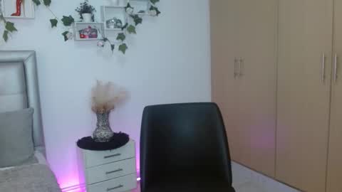 Snapshot of miiaa_k chatting on 04.27.26 miiaa_k online show from 04.27.26
