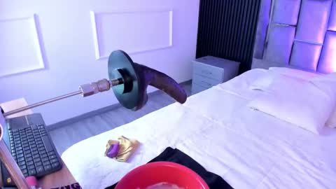 Snapshot of miiaamonroee chatting on 11.12.25 Mia Monroe online show from 11.12.25