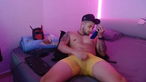 Snapshot of miialiiam0 chatting on 01.06.25 Mia and Liam online show from 01.06.25