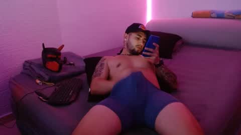 Snapshot of miialiiam0 chatting on 01.08.25 Mia and Liam online show from 01.08.25